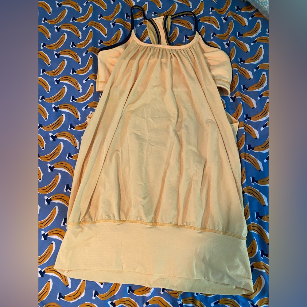 Lululemon flowy top w/ built in bra